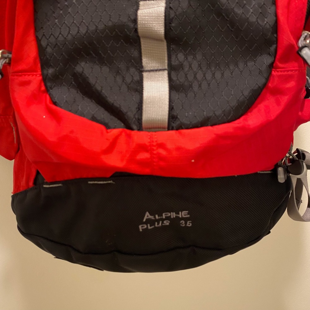 REI Alpine Plus 35 Backpack Red Black Hiking Daypack Rucksack Ripstop Nylon - Picture 4 of 14